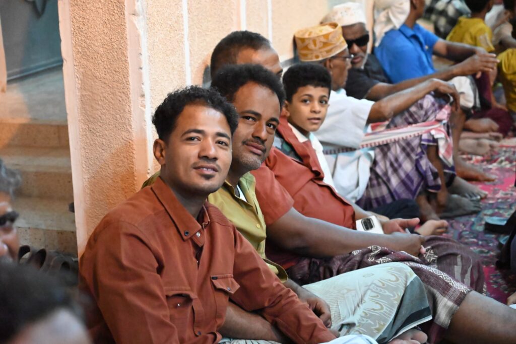 سيئون : ساحة مبارك بن أحمد.. فضاءٌ للود والوفاء في لقاء استثنائي بحي القرن "صور" سيئون : ساحة مبارك بن أحمد.. فضاءٌ للود والوفاء في لقاء استثنائي بحي القرن "صور"