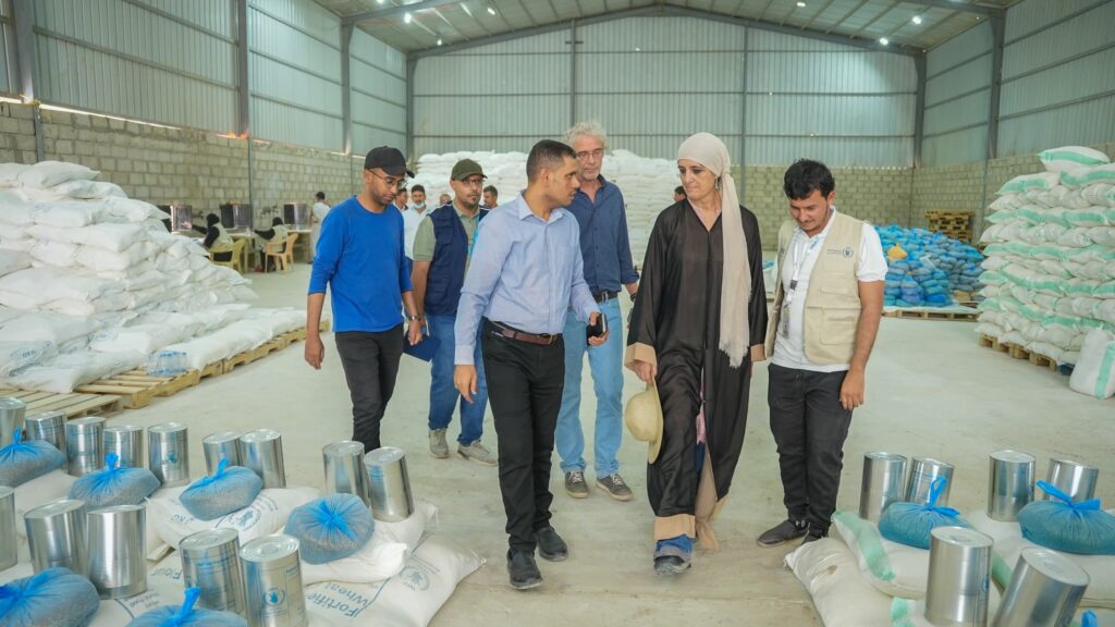 وفد من برنامج الأغذية العالمي WFP يطلع على سير عملية توزيع المساعدات الغذائية للدورة الثانية للعام 2025 بمديرية الوادي بمأرب وفد من برنامج الأغذية العالمي WFP يطلع على سير عملية توزيع المساعدات الغذائية للدورة الثانية للعام 2025 بمديرية الوادي بمأرب