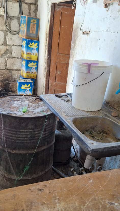 حملة تفتيشية موسعة على المنشآت الغذائية في الشحر تفضي إلى إغلاق مخالفين وإتلاف مواد غدائية فاسدة "شاهد الصور" حملة تفتيشية موسعة على المنشآت الغذائية في الشحر تفضي إلى إغلاق مخالفين وإتلاف مواد غدائية فاسدة "شاهد الصور"