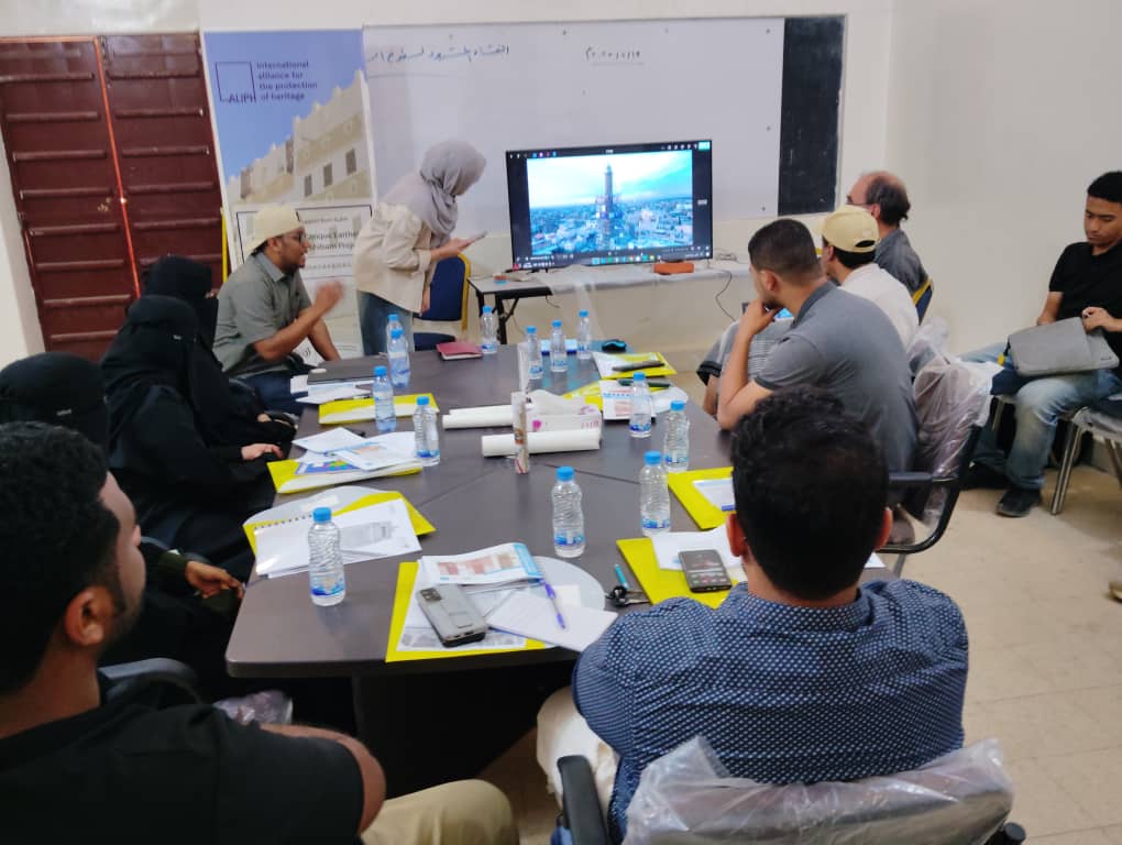 بتمويل من التحالف الدولي لحماية التراث"ألِف" .. تنفيذ اول ورشة عمل ضمن مشروع الحفاظ على العمارة في شبام بتمويل من التحالف الدولي لحماية التراث"ألِف" .. تنفيذ اول ورشة عمل ضمن مشروع الحفاظ على العمارة في شبام