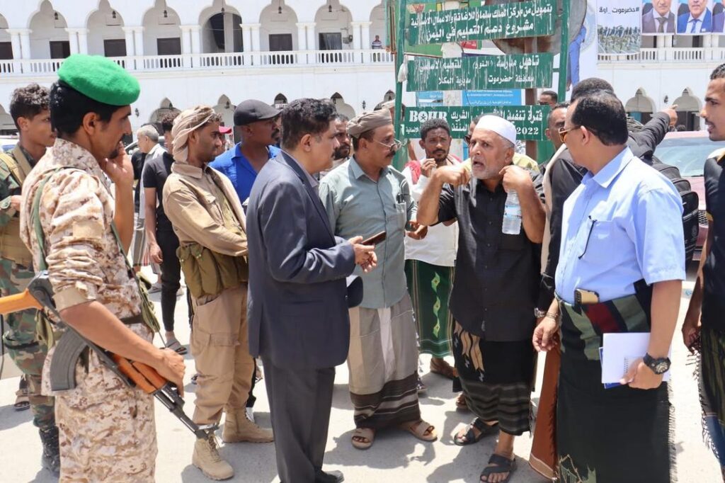 رئيس انتقالي حضرموت يتفقد ساحة الحرية في المكلا استعداداً لفعالية "حضرموت أولًا" رئيس انتقالي حضرموت يتفقد ساحة الحرية في المكلا استعداداً لفعالية "حضرموت أولًا"