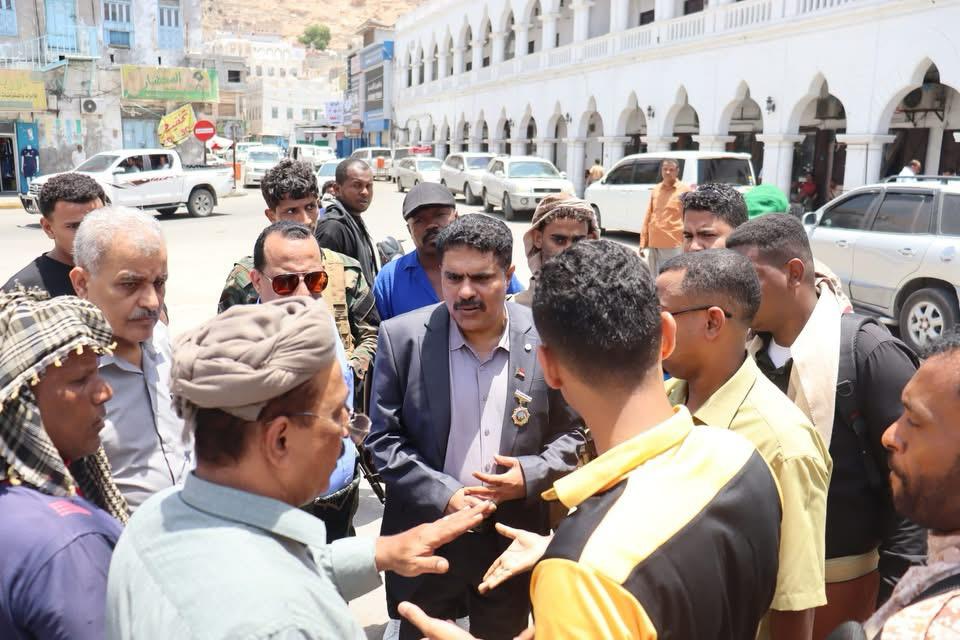 رئيس انتقالي حضرموت يتفقد ساحة الحرية في المكلا استعداداً لفعالية "حضرموت أولًا" رئيس انتقالي حضرموت يتفقد ساحة الحرية في المكلا استعداداً لفعالية "حضرموت أولًا"