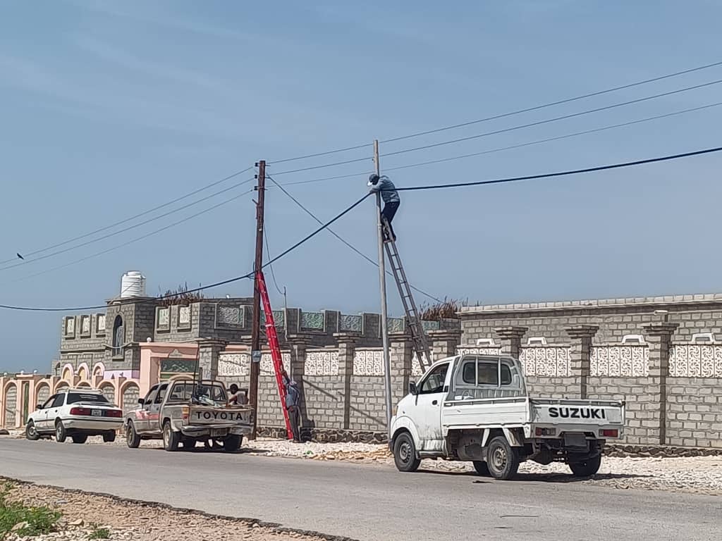 العساني يتفقد سير أعمال الصيانة في مراكز الاتصالات بمديرية الريدة الشرقية العساني يتفقد سير أعمال الصيانة في مراكز الاتصالات بمديرية الريدة الشرقية