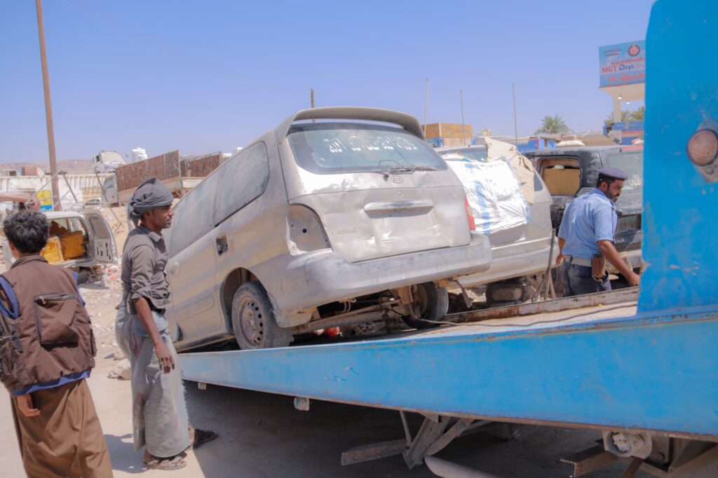 بتوجيهات مدير عام سيئون..مكتب الأشغال العامة والطرق ووحدة النظافة والتحسين بالمديرية ينفذان حملة لإزالة العشوائيات في شارع علي سالم العامري"شاهد الصور" بتوجيهات مدير عام سيئون..مكتب الأشغال العامة والطرق ووحدة النظافة والتحسين بالمديرية ينفذان حملة لإزالة العشوائيات في شارع علي سالم العامري"شاهد الصور"