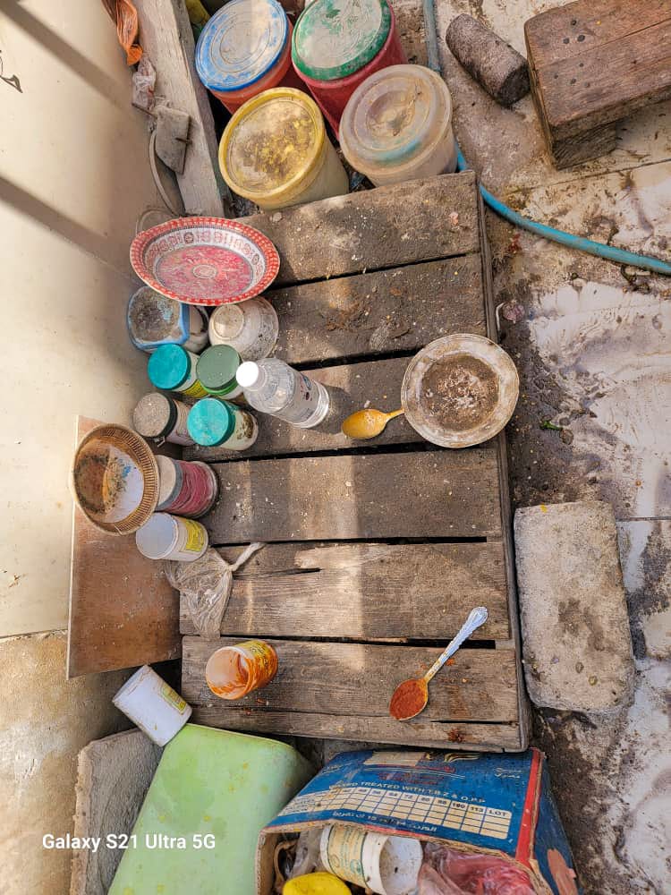 شاهد بالصور… حملة تفتيشية تغلق عدد من مطابخ تحضير وجبات الكراش " أحشاء الأسماك " بسبب مخالفات صحية بمدينة الشحر شاهد بالصور… حملة تفتيشية تغلق عدد من مطابخ تحضير وجبات الكراش " أحشاء الأسماك " بسبب مخالفات صحية بمدينة الشحر