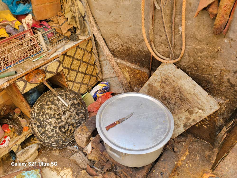 شاهد بالصور… حملة تفتيشية تغلق عدد من مطابخ تحضير وجبات الكراش " أحشاء الأسماك " بسبب مخالفات صحية بمدينة الشحر شاهد بالصور… حملة تفتيشية تغلق عدد من مطابخ تحضير وجبات الكراش " أحشاء الأسماك " بسبب مخالفات صحية بمدينة الشحر