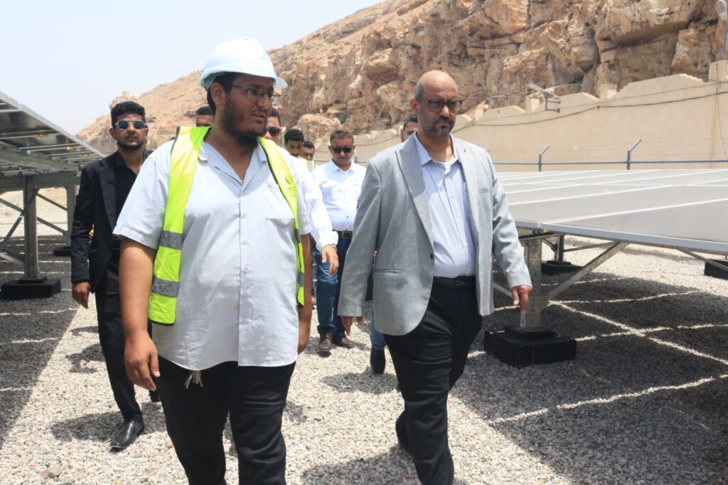 تدشين مشروع توفير وتركيب نظام الطاقة الشمسية لمركز الإنزال السمكي في المكلا تدشين مشروع توفير وتركيب نظام الطاقة الشمسية لمركز الإنزال السمكي في المكلا