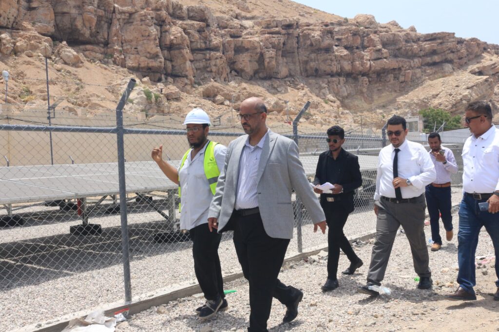 تدشين مشروع توفير وتركيب نظام الطاقة الشمسية لمركز الإنزال السمكي في المكلا تدشين مشروع توفير وتركيب نظام الطاقة الشمسية لمركز الإنزال السمكي في المكلا