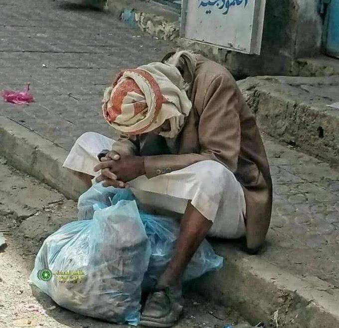 سكان صنعاء يقبعون تحت طائلة الفقر وشعارات الحوثيين - سكان صنعاء يقبعون تحت طائلة الفقر وشعارات الحوثيين -