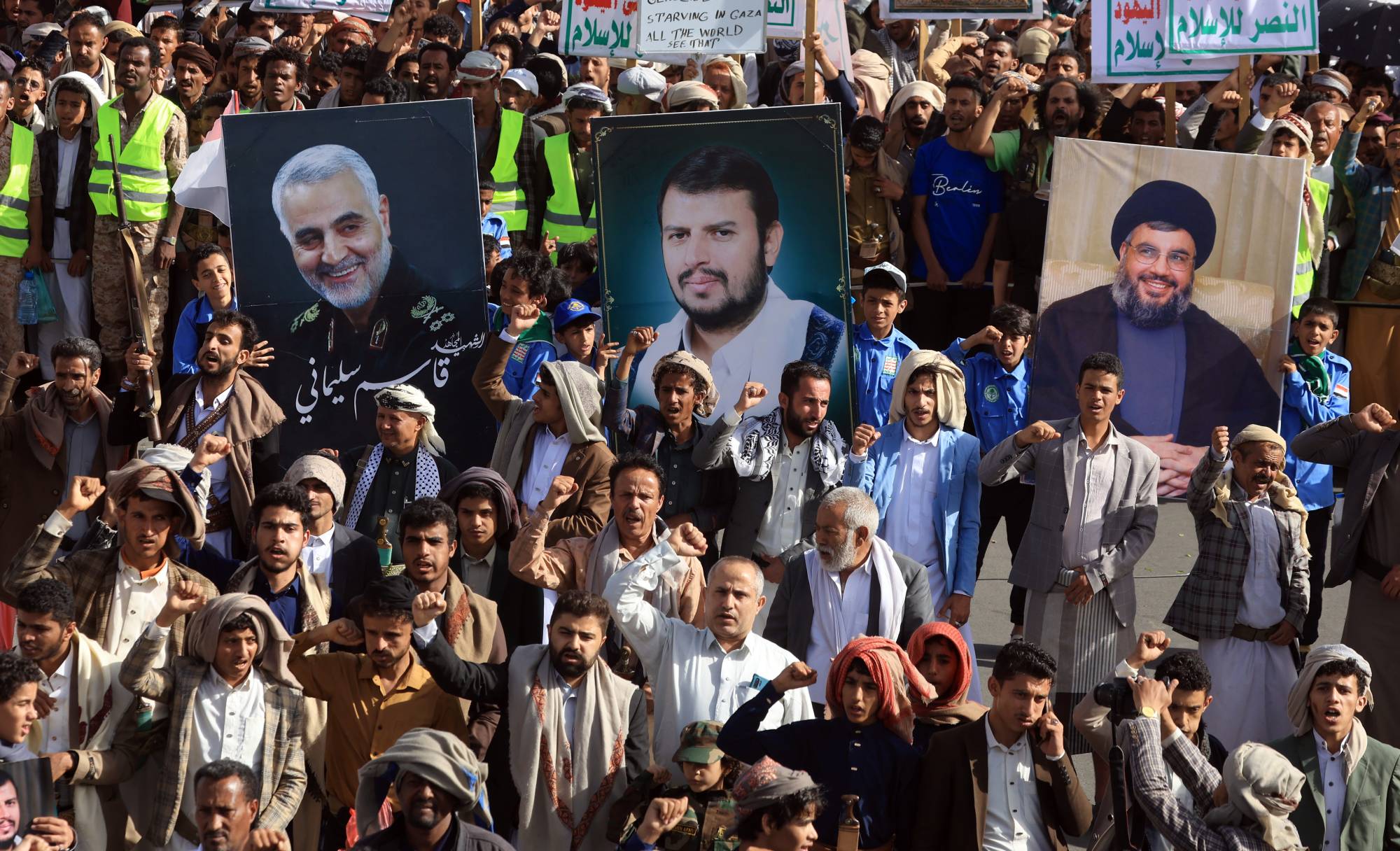 سكان صنعاء يقبعون تحت طائلة الفقر وشعارات الحوثيين - سكان صنعاء يقبعون تحت طائلة الفقر وشعارات الحوثيين -