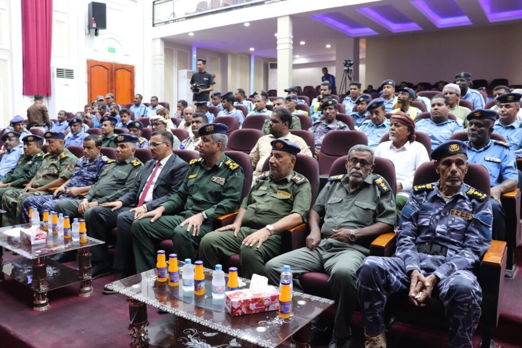 الأمين العام لمحلي حضرموت والمدير العام للأمن والشرطة يشهدان اختتام فعاليات أسبوع المرور العربي للعام 2025م الأمين العام لمحلي حضرموت والمدير العام للأمن والشرطة يشهدان اختتام فعاليات أسبوع المرور العربي للعام 2025م