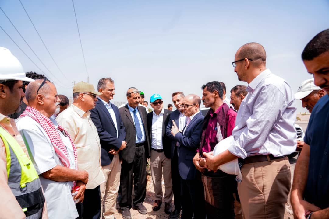 محافظ العاصمة عدن ورئيس مكتب مفوضية اللاجئين يضعان حجر الأساس لمشروع محطة ضخ الصرف الصحي بالعريش محافظ العاصمة عدن ورئيس مكتب مفوضية اللاجئين يضعان حجر الأساس لمشروع محطة ضخ الصرف الصحي بالعريش