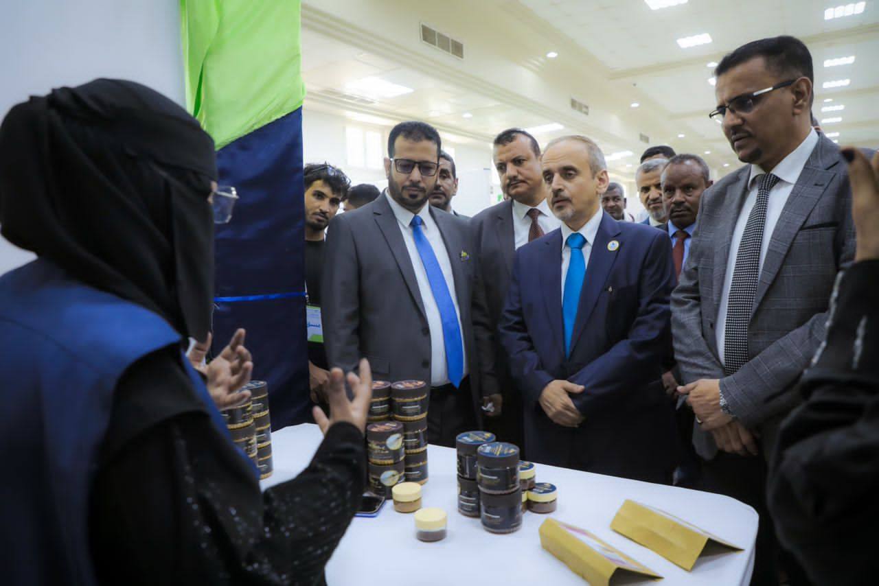 الوزير الوصابي وأمين عام محلي حضرموت يدشنان مشروع مسار لتأهيل خريجي الجامعات وبرنامج (مهنتي بين يدي 9) الوزير الوصابي وأمين عام محلي حضرموت يدشنان مشروع مسار لتأهيل خريجي الجامعات وبرنامج (مهنتي بين يدي 9)