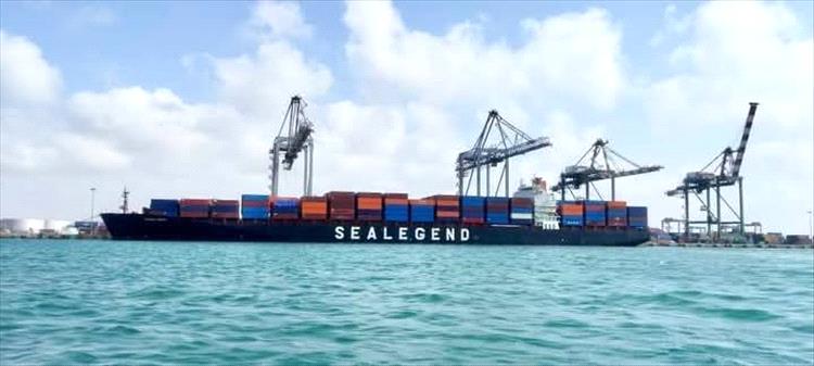 اخبار عدن - ميناء عدن يستقبل باخرة عملاقة قادمة من الصين..صور اخبار عدن - ميناء عدن يستقبل باخرة عملاقة قادمة من الصين..صور