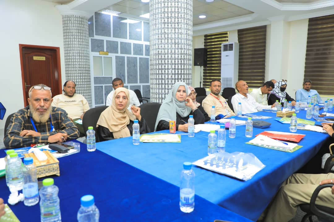 الأمانة العامة تنظم حلقة نقاش عن الحماية القانونية لموظفي القطاع العام والمختلط في عدن الأمانة العامة تنظم حلقة نقاش عن الحماية القانونية لموظفي القطاع العام والمختلط في عدن