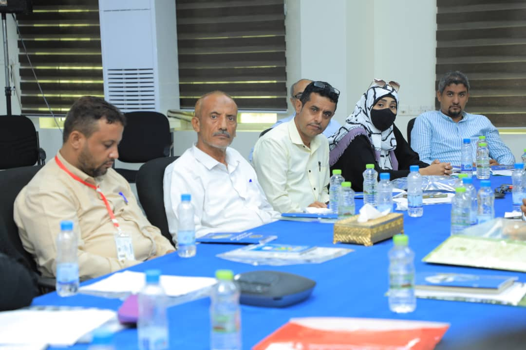 الأمانة العامة تنظم حلقة نقاش عن الحماية القانونية لموظفي القطاع العام والمختلط في عدن الأمانة العامة تنظم حلقة نقاش عن الحماية القانونية لموظفي القطاع العام والمختلط في عدن