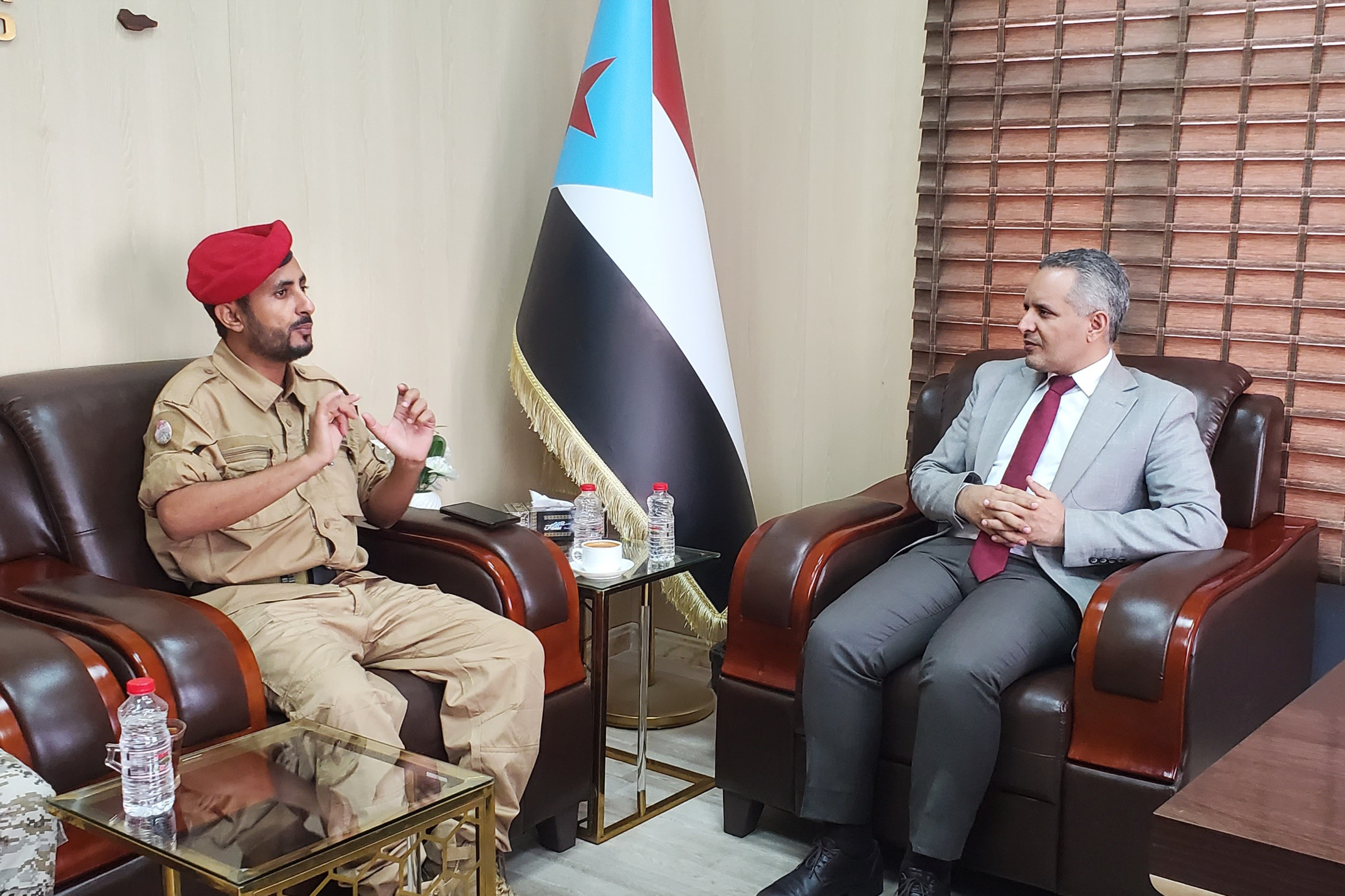 نائب رئيس الهيئة الوطنية للإعلام يلتقي العميد أكرم الحنشي ويشيد بانتصارات محور يافع نائب رئيس الهيئة الوطنية للإعلام يلتقي العميد أكرم الحنشي ويشيد بانتصارات محور يافع