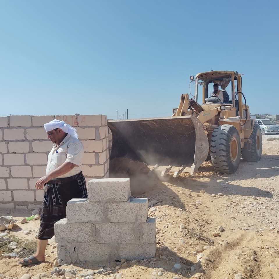 الغيضة: حملة إزالة التعديات على الشوارع تتواصل لليوم الثالث - الغيضة: حملة إزالة التعديات على الشوارع تتواصل لليوم الثالث -