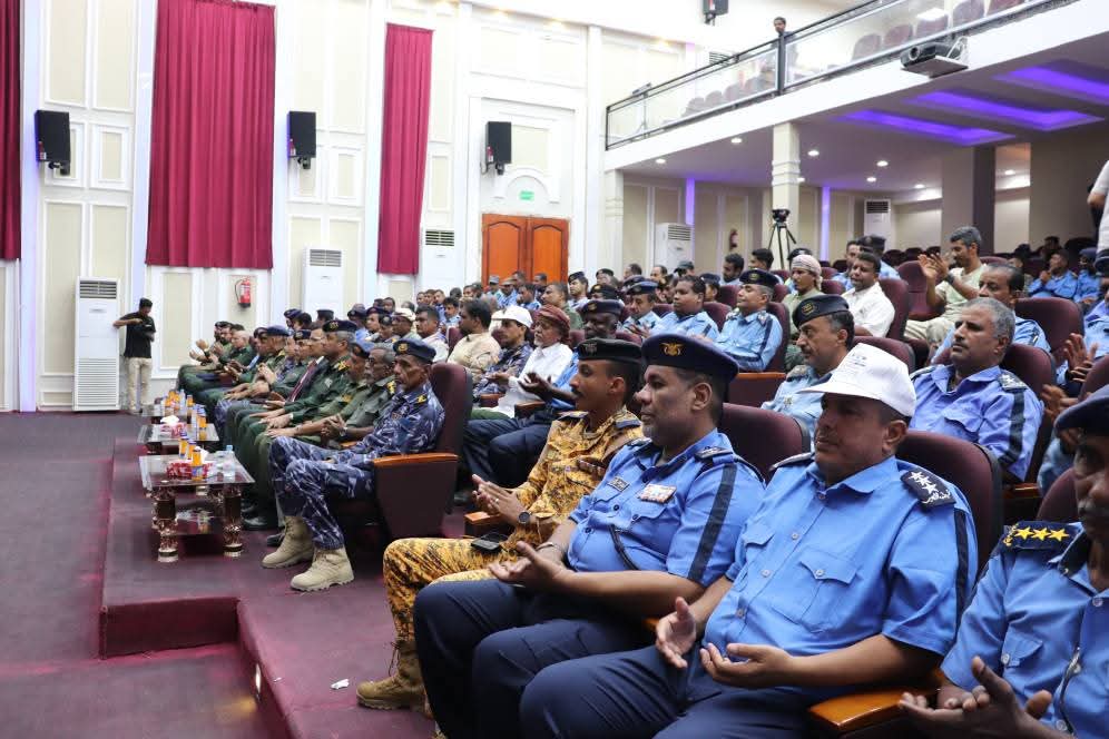 الأمين العام لمحلي حضرموت والمدير العام للأمن والشرطة يشهدان اختتام فعاليات أسبوع المرور العربي للعام 2025م الأمين العام لمحلي حضرموت والمدير العام للأمن والشرطة يشهدان اختتام فعاليات أسبوع المرور العربي للعام 2025م