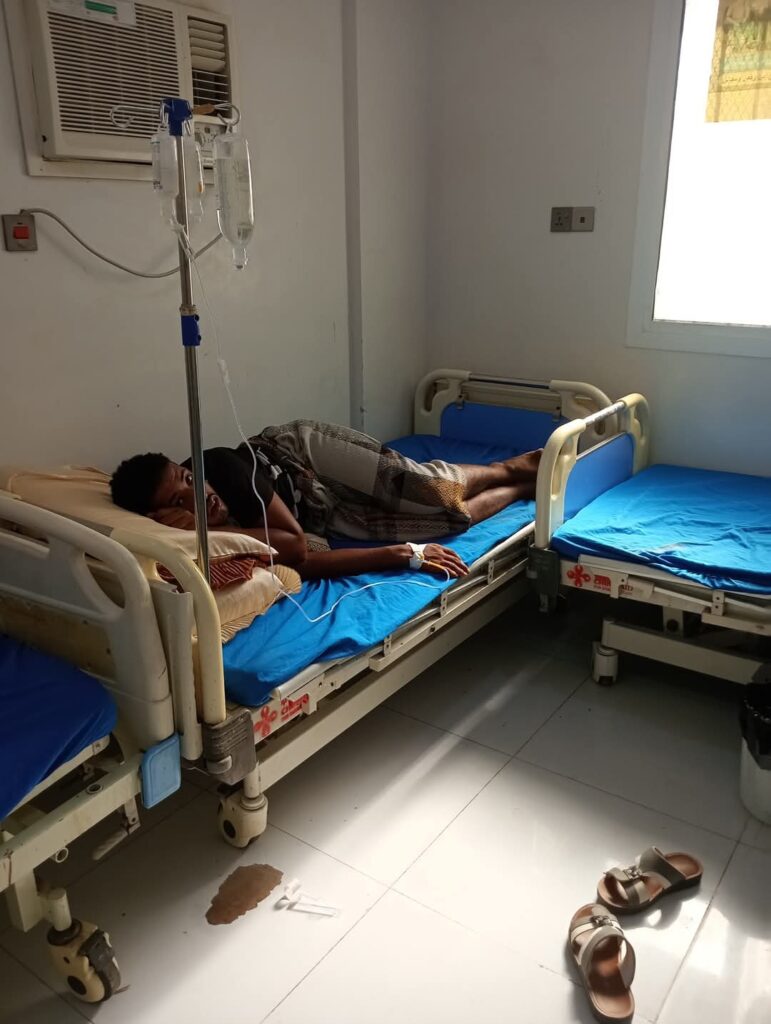 تسمم غذائي جماعي بعد تناول "السحاوق" في أحد المطاعم بساحل حضرموت تسمم غذائي جماعي بعد تناول "السحاوق" في أحد المطاعم بساحل حضرموت