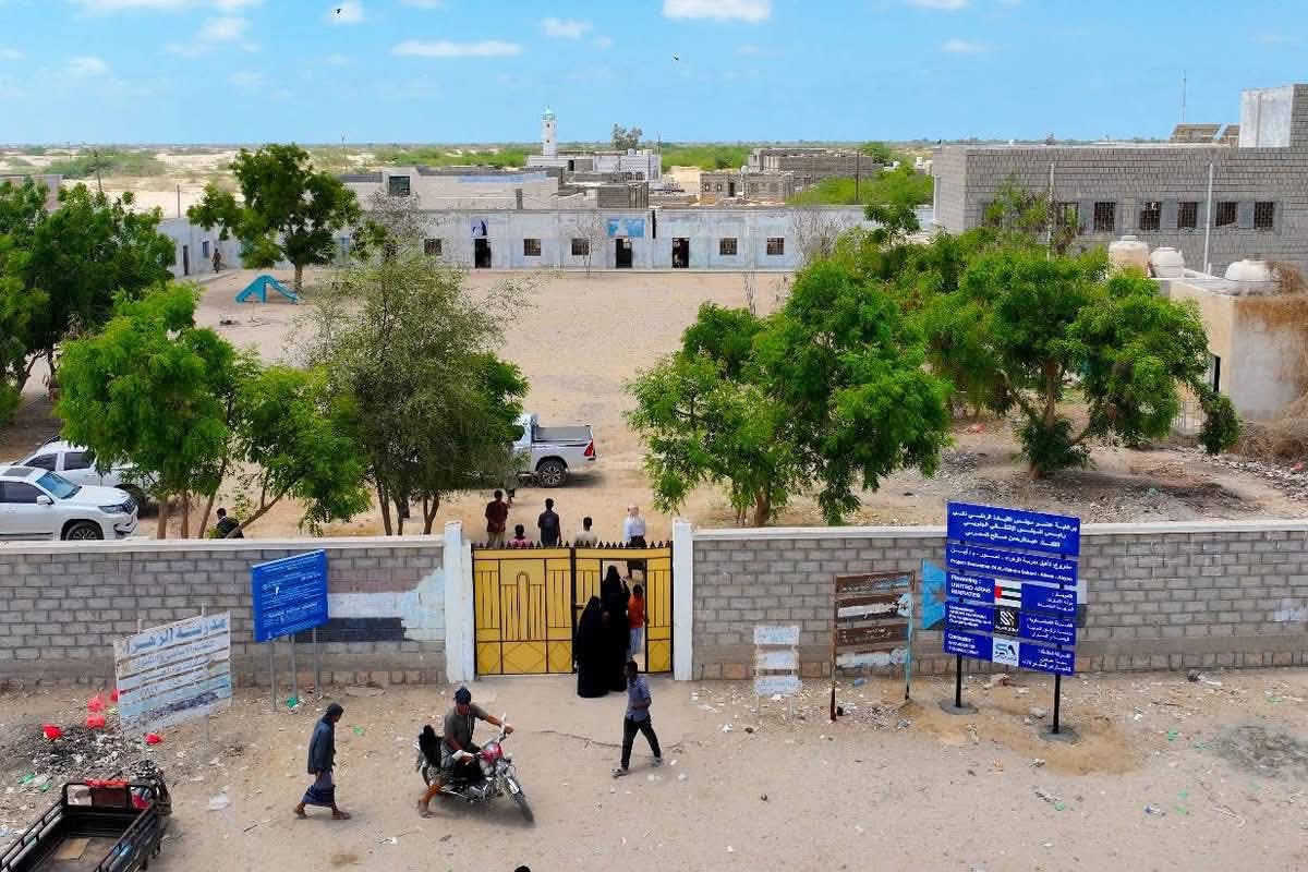 برعاية المحرّمي وبدعم إماراتي.. تدشين مشروع ترميم مجمع الزهراء التربوي في مديرية أحور بأبين - برعاية المحرّمي وبدعم إماراتي.. تدشين مشروع ترميم مجمع الزهراء التربوي في مديرية أحور بأبين -