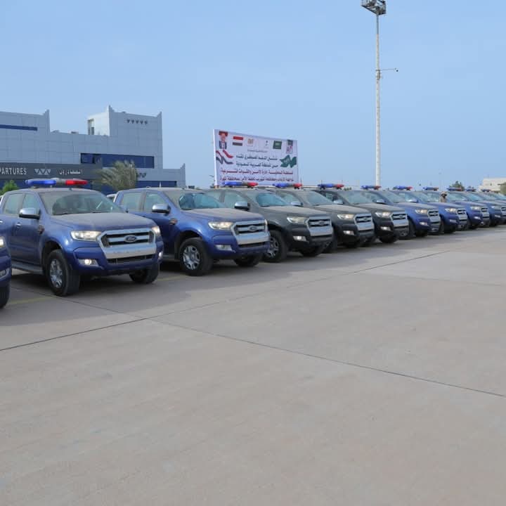 بدعم المملكة العربية السعودية .. محافظ المهرة يدشن دفعة من الدعم العسكري لتعزيز الأمن ومكافحة التهريب بدعم المملكة العربية السعودية .. محافظ المهرة يدشن دفعة من الدعم العسكري لتعزيز الأمن ومكافحة التهريب