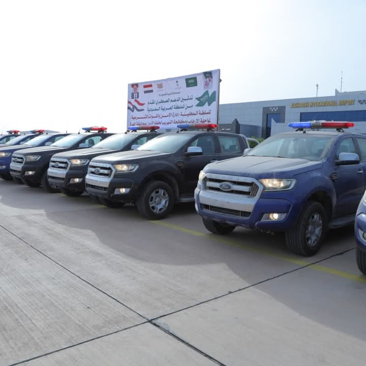 بدعم المملكة العربية السعودية .. محافظ المهرة يدشن دفعة من الدعم العسكري لتعزيز الأمن ومكافحة التهريب بدعم المملكة العربية السعودية .. محافظ المهرة يدشن دفعة من الدعم العسكري لتعزيز الأمن ومكافحة التهريب