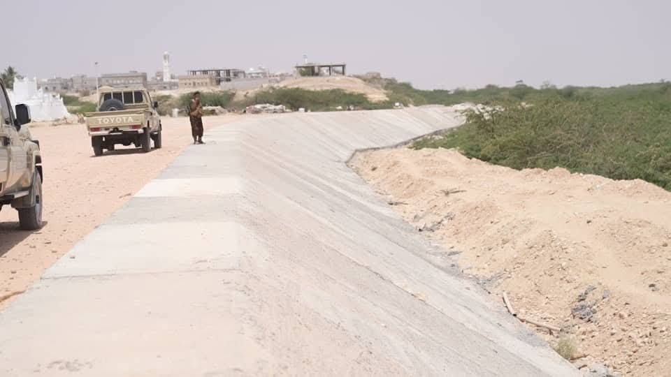 محافظ المهرة يطلع على سير العمل في مشروع الخط الدائري المخصص للشاحنات بالغيضة - محافظ المهرة يطلع على سير العمل في مشروع الخط الدائري المخصص للشاحنات بالغيضة -