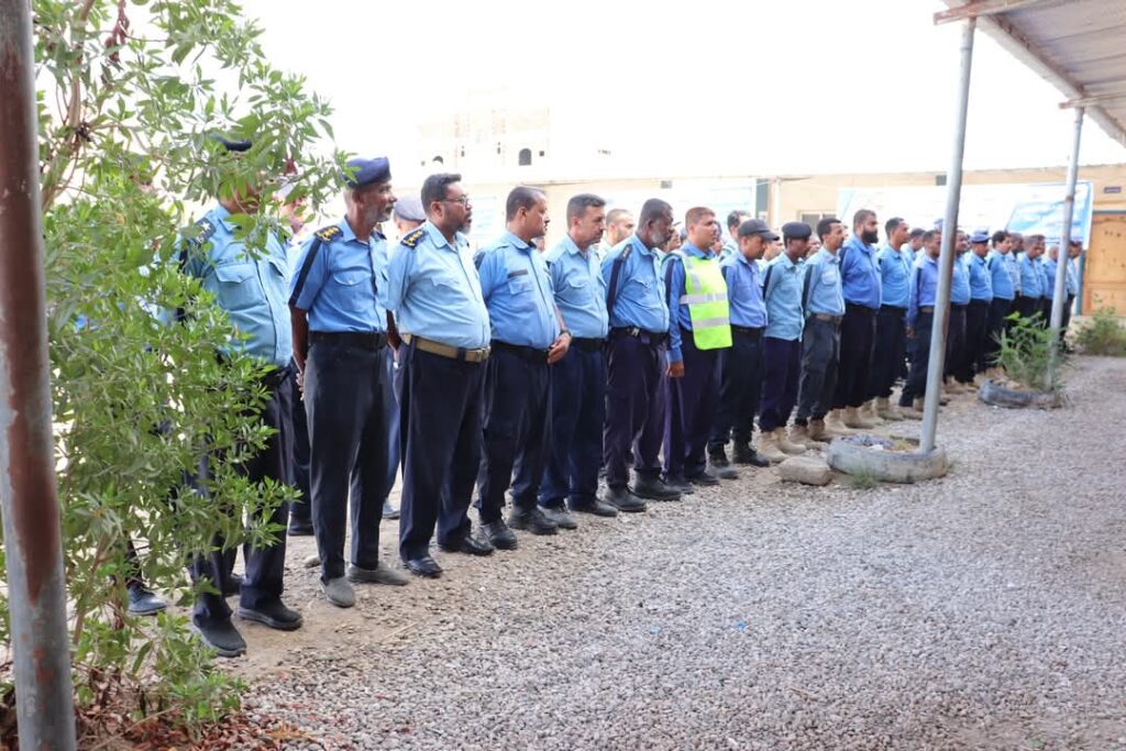 مدير الأمن والشرطة بساحل حضرموت يدشن أسبوع المرور العربي ويشيد بجهود رجال المرور مدير الأمن والشرطة بساحل حضرموت يدشن أسبوع المرور العربي ويشيد بجهود رجال المرور