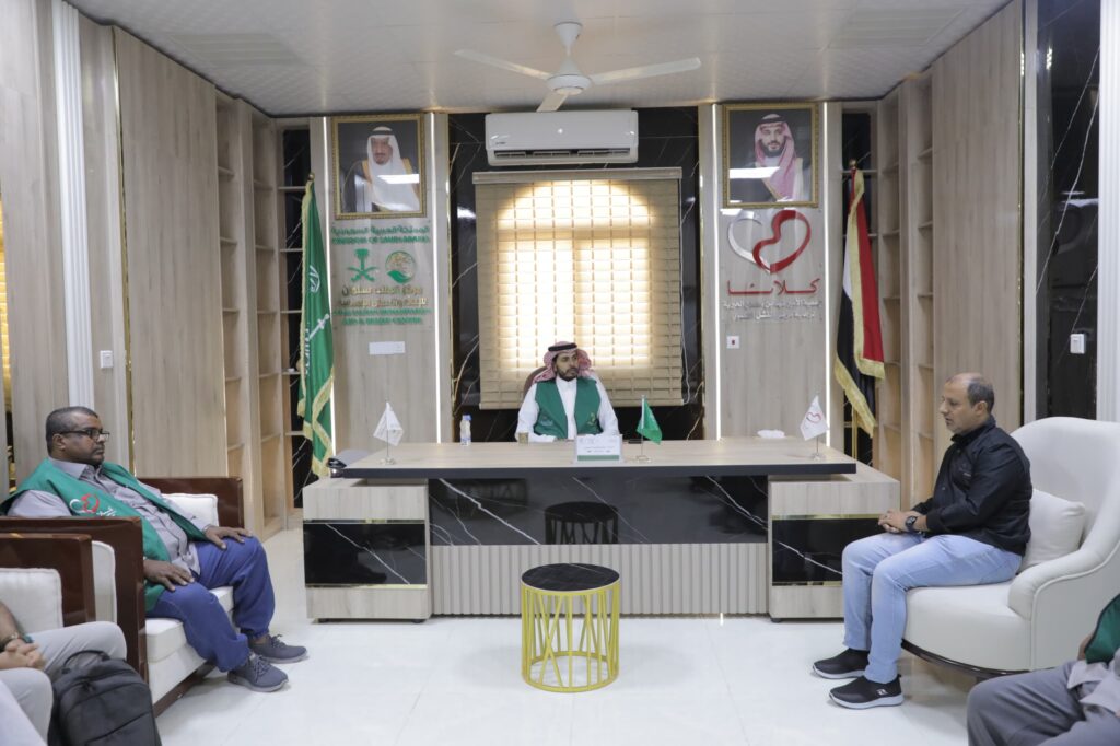 مدير المشروع يتابع سير العمل والتقرير الربعي السادس في مشروع تشغيل مركز فاطمة بابطين الطبي - سيئون مدير المشروع يتابع سير العمل والتقرير الربعي السادس في مشروع تشغيل مركز فاطمة بابطين الطبي - سيئون