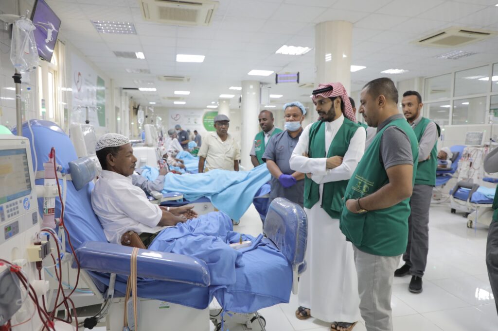 مدير المشروع يتابع سير العمل والتقرير الربعي السادس في مشروع تشغيل مركز فاطمة بابطين الطبي - سيئون مدير المشروع يتابع سير العمل والتقرير الربعي السادس في مشروع تشغيل مركز فاطمة بابطين الطبي - سيئون