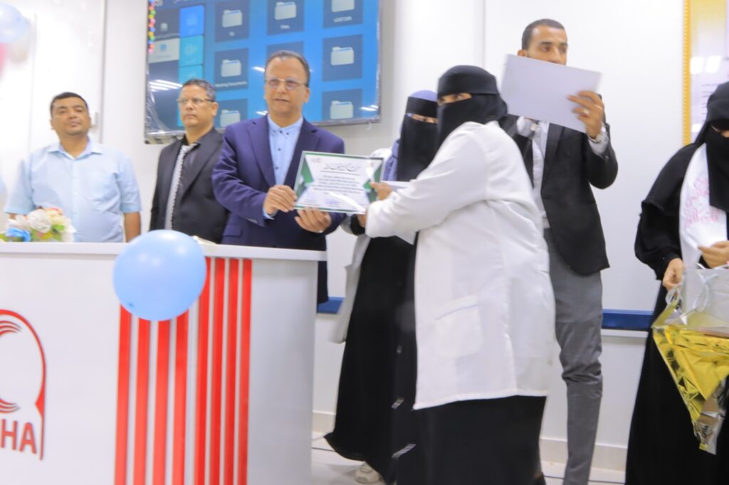 قابلات قسم الطوارئ التوليدية بهيئة مستشفى سيئون العام يحتفلن باليوم العالمي للقابلات قابلات قسم الطوارئ التوليدية بهيئة مستشفى سيئون العام يحتفلن باليوم العالمي للقابلات