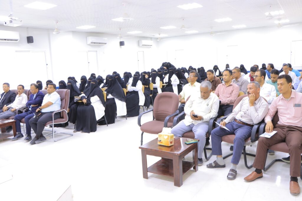 قابلات قسم الطوارئ التوليدية بهيئة مستشفى سيئون العام يحتفلن باليوم العالمي للقابلات قابلات قسم الطوارئ التوليدية بهيئة مستشفى سيئون العام يحتفلن باليوم العالمي للقابلات