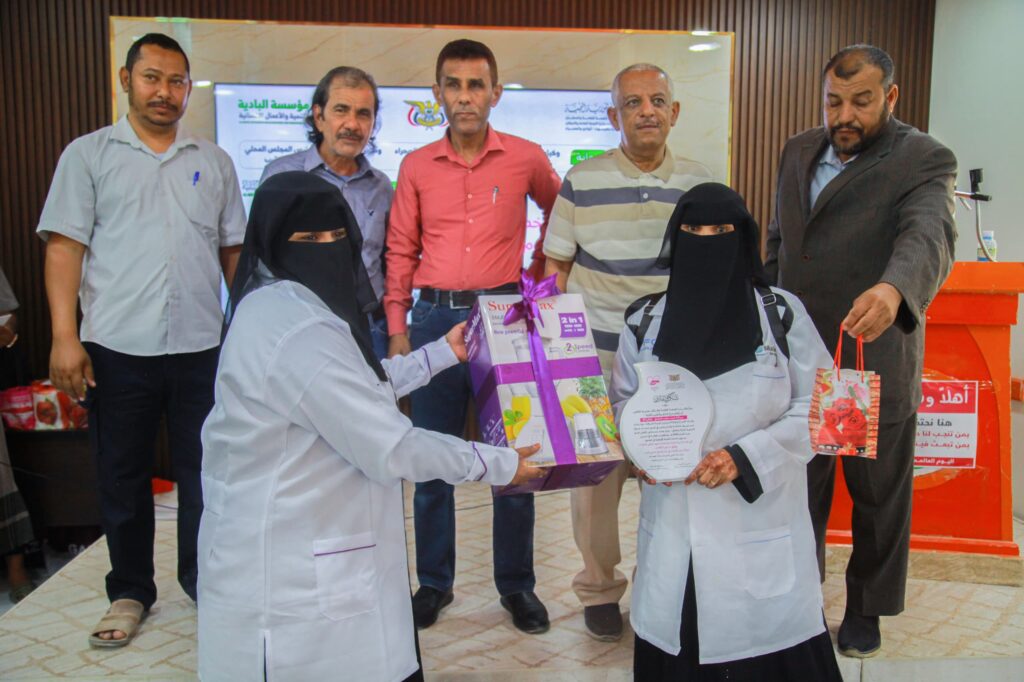 مكتب الصحة بالقطن يكرم قابلات المجتمع مكتب الصحة بالقطن يكرم قابلات المجتمع