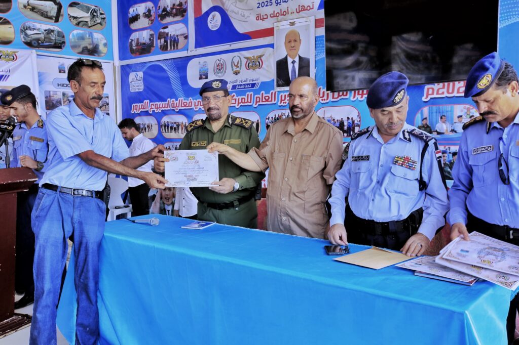 اختتام فعاليات أسبوع المرور العربي الموحد بوادي وصحراء حضرموت تحت شعار "تهمل .. أمامك حياة" - شاهد الصور اختتام فعاليات أسبوع المرور العربي الموحد بوادي وصحراء حضرموت تحت شعار "تهمل .. أمامك حياة" - شاهد الصور