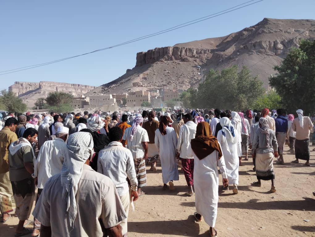 الآلاف يشيّعون جثمان الأستاذ عبدالله عبود بن سعد في مدينة القطن الآلاف يشيّعون جثمان الأستاذ عبدالله عبود بن سعد في مدينة القطن