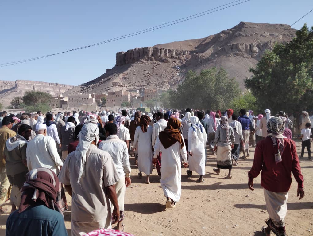 الآلاف يشيّعون جثمان الأستاذ عبدالله عبود بن سعد في مدينة القطن الآلاف يشيّعون جثمان الأستاذ عبدالله عبود بن سعد في مدينة القطن