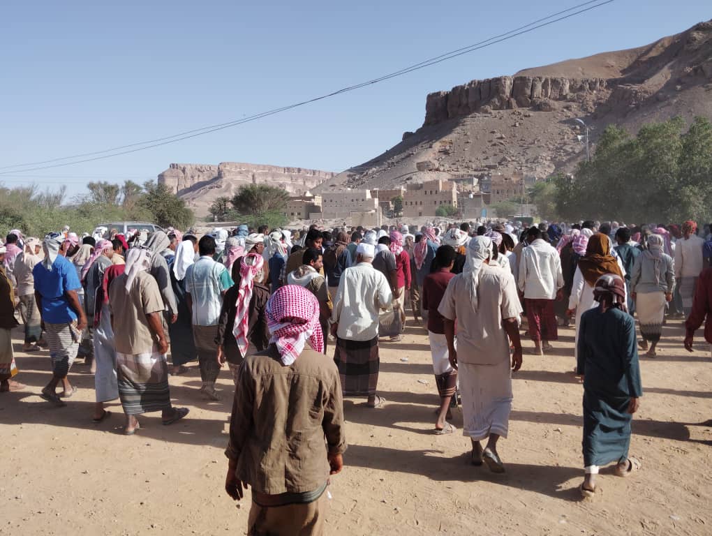 الآلاف يشيّعون جثمان الأستاذ عبدالله عبود بن سعد في مدينة القطن الآلاف يشيّعون جثمان الأستاذ عبدالله عبود بن سعد في مدينة القطن