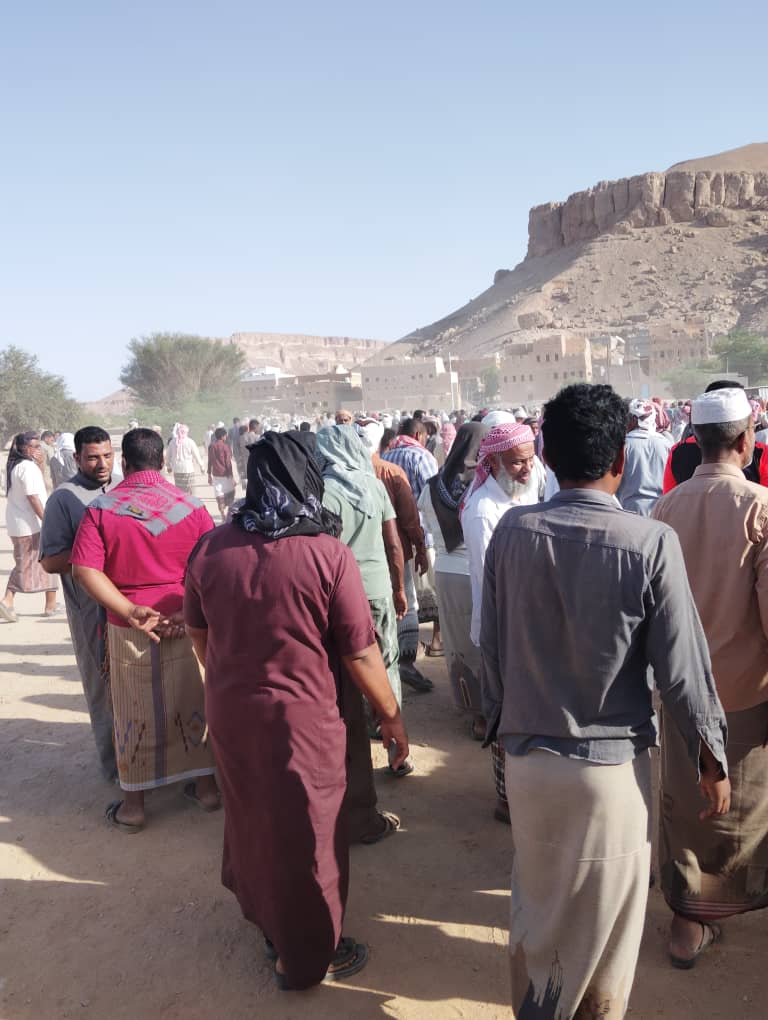 الآلاف يشيّعون جثمان الأستاذ عبدالله عبود بن سعد في مدينة القطن الآلاف يشيّعون جثمان الأستاذ عبدالله عبود بن سعد في مدينة القطن