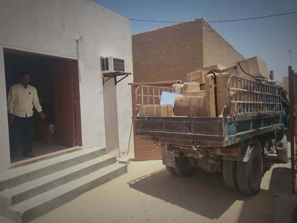 المركز الصحي الإسعافي بتاربة يتسلم أثاث ومستلزمات ومحاليل وريدية من مستودعات مكتب الصحة والسكان بالوادي والصحراء المركز الصحي الإسعافي بتاربة يتسلم أثاث ومستلزمات ومحاليل وريدية من مستودعات مكتب الصحة والسكان بالوادي والصحراء