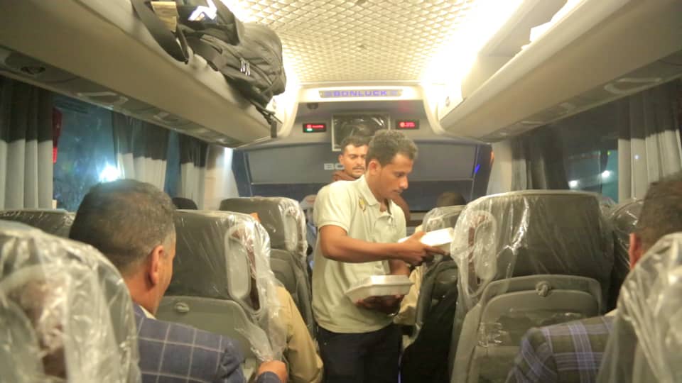 مدير عام ميناء الوديعة عامر سعيد الصيعري يواصل تفقده لسير آلية تفويج الحجاج ويطلع على الفرق العاملة في خدمات الحجاج - صور -. مدير عام ميناء الوديعة عامر سعيد الصيعري يواصل تفقده لسير آلية تفويج الحجاج ويطلع على الفرق العاملة في خدمات الحجاج - صور -.