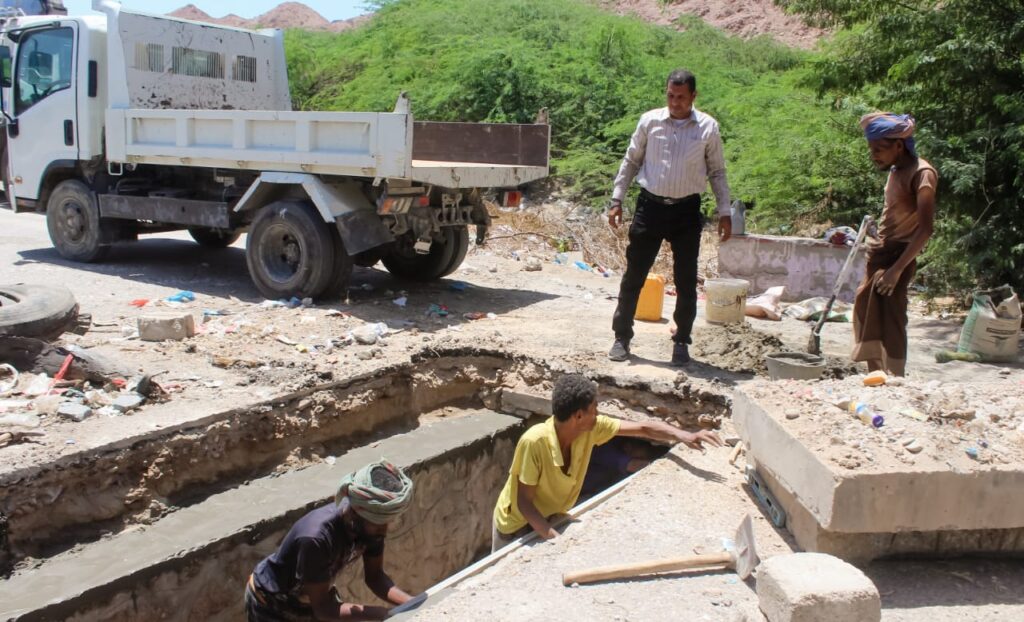 الخط الدولي في بروم ميفع يشهد إصلاح عبارات الجسور الأرضية .. "شاهد الصور" الخط الدولي في بروم ميفع يشهد إصلاح عبارات الجسور الأرضية .. "شاهد الصور"