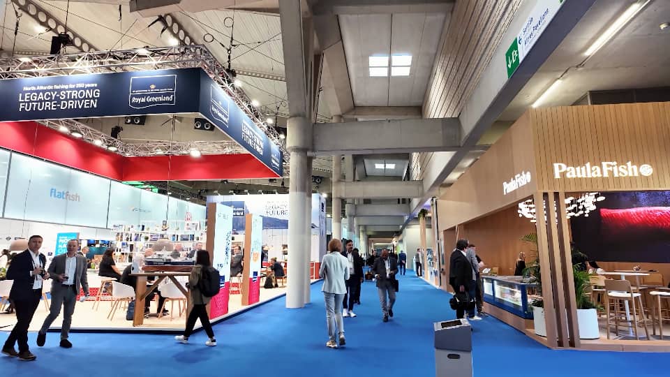 رئيس هيئة المصائد السمكية بالبحر العربي يشيد بالمشاركة الفاعلة للشركات اليمنية في معرض برشلونة للمنتوجات السمكية رئيس هيئة المصائد السمكية بالبحر العربي يشيد بالمشاركة الفاعلة للشركات اليمنية في معرض برشلونة للمنتوجات السمكية