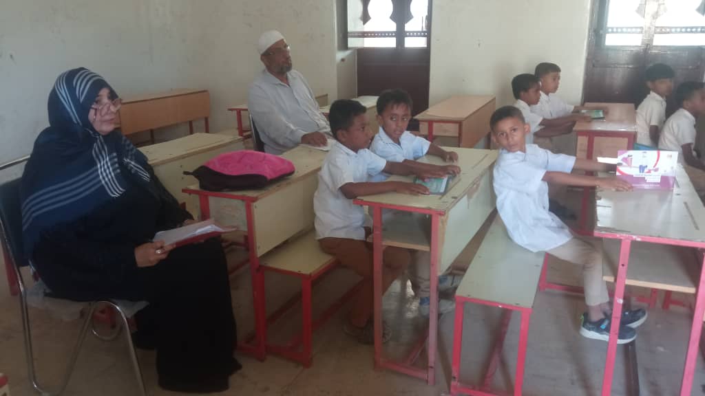 مندوبة وزارة التربية بعدن تزور مدرسة عبدالله بن سميط بشبام مندوبة وزارة التربية بعدن تزور مدرسة عبدالله بن سميط بشبام