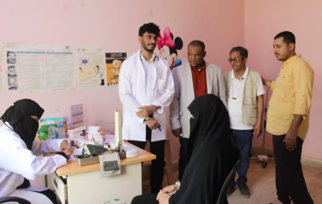 مدير الصحة في بروم ميفع يتفقد سير مشروع العيادات الطبية المتنقلة بالمركز الصحي بميفع مدير الصحة في بروم ميفع يتفقد سير مشروع العيادات الطبية المتنقلة بالمركز الصحي بميفع