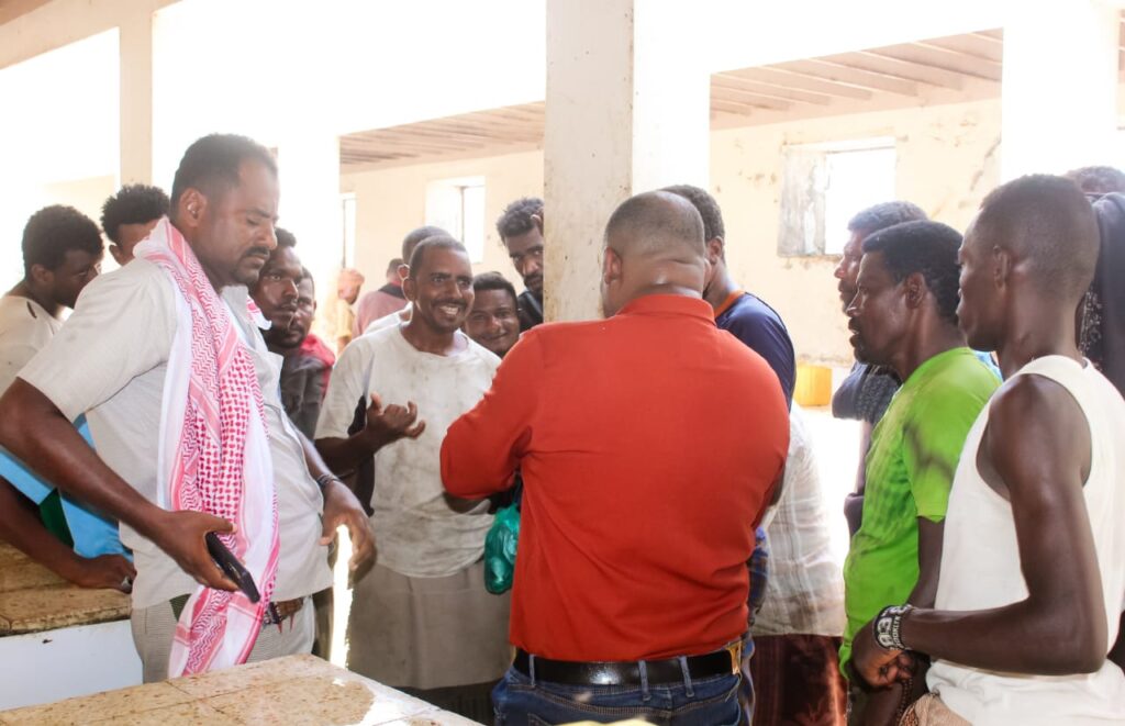 مدير الصحة في بروم ميفع يقوم بزيارة تفقدية لسوق السمك بميفع مدير الصحة في بروم ميفع يقوم بزيارة تفقدية لسوق السمك بميفع