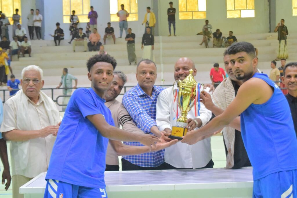 تضامن حضرموت يتأهل إلى الدرجة الأولى لكرة السلة ( بطلاً لتجمع سيئون )حضور جماهير جيد من رابطتّي التضامن والوحدة أشعلت الأجواء في صالة بامعبد تضامن حضرموت يتأهل إلى الدرجة الأولى لكرة السلة ( بطلاً لتجمع سيئون )حضور جماهير جيد من رابطتّي التضامن والوحدة أشعلت الأجواء في صالة بامعبد