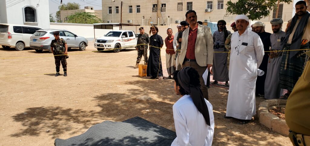 شرطة حضرموت الوادي والصحراء والنيابة العامة تنفذان حكم قصاص بالاعدام في المحكوم عليه ناصر علي ناصر الكلدي شرطة حضرموت الوادي والصحراء والنيابة العامة تنفذان حكم قصاص بالاعدام في المحكوم عليه ناصر علي ناصر الكلدي