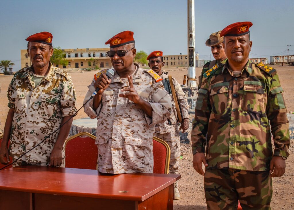 قائد لواء الريان بالمنطقة العسكرية الثانية يكرم المبرزين في رماية الأسلحة المتوسطة والخفيفة تقديراً لتميزهم قائد لواء الريان بالمنطقة العسكرية الثانية يكرم المبرزين في رماية الأسلحة المتوسطة والخفيفة تقديراً لتميزهم