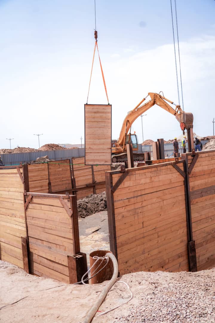 محافظ العاصمة عدن ورئيس مكتب مفوضية اللاجئين يضعان حجر الأساس لمشروع محطة ضخ الصرف الصحي بالعريش محافظ العاصمة عدن ورئيس مكتب مفوضية اللاجئين يضعان حجر الأساس لمشروع محطة ضخ الصرف الصحي بالعريش